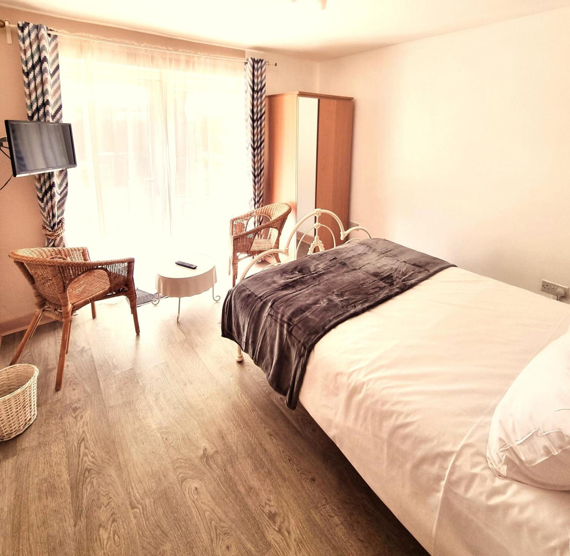 Oak Tree Rooms Ltd Brockenhurst Exterior foto